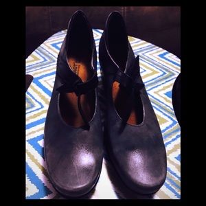 Naot  Grey/Charcoal Heeled Shoe